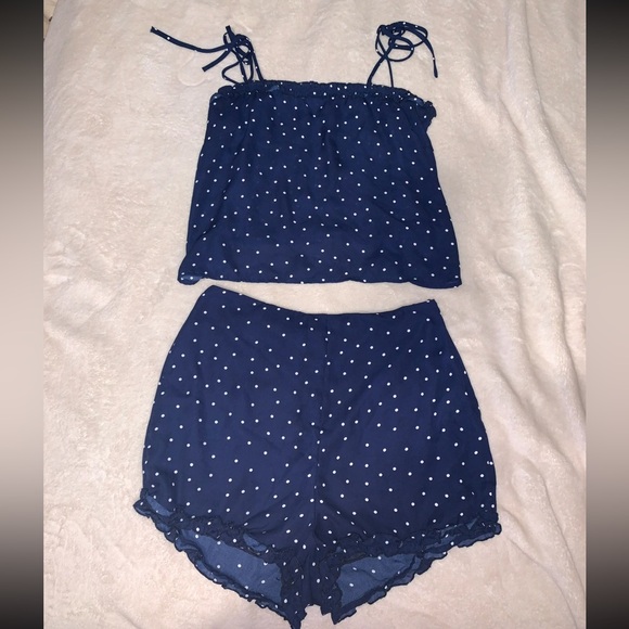 Set - Picture 2 of 4